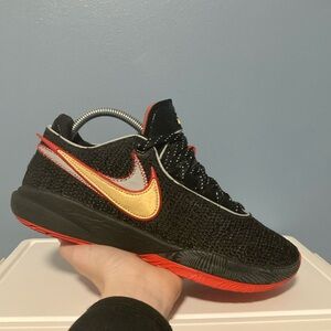 Nike Lebron 20